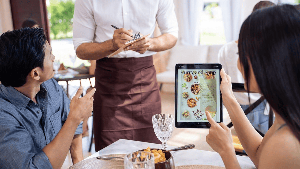 How Technology Improves Restaurant Efficiency & Growth